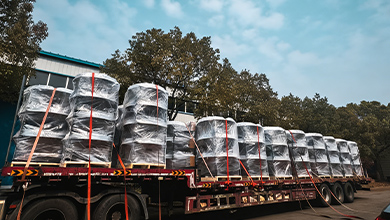 การจัดส่งสารกระตุ้นการไหลของของเหลวในปริมาณมาก: การจัดหาสินค้าจำนวนมากที่เชื่อถือได้สำหรับลูกค้าอุตสาหกรรมทั่วโลก